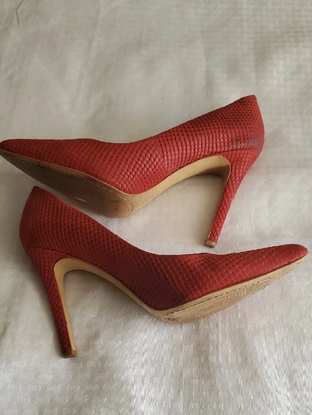 Vince Camuto Red Textured Pointed-Toe Stiletto Pumps Size 10 - Picture 10 of 15